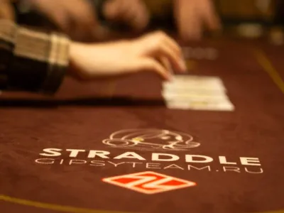 Straddle poker club