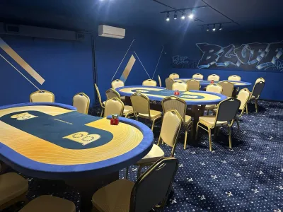 BLUFF POKER CLUB